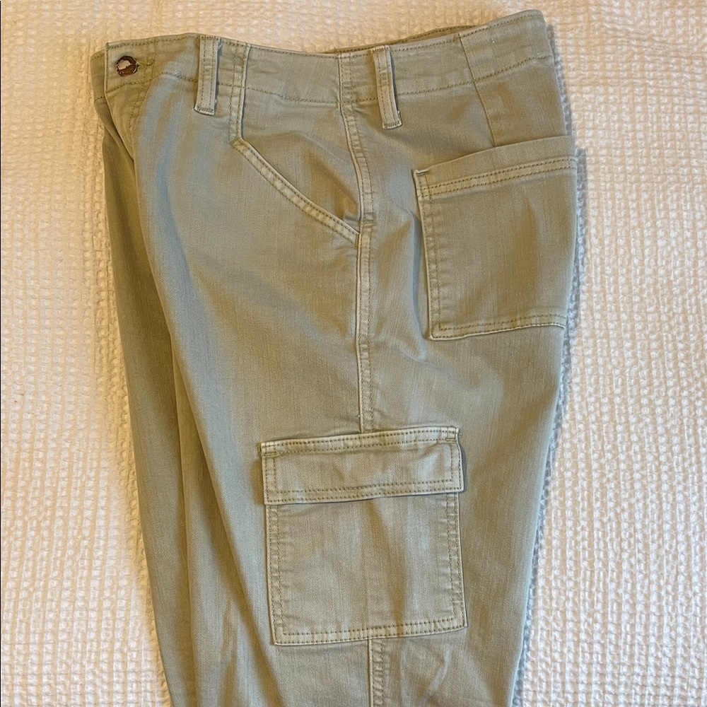 Universal Thread Women's Light Green Straight Leg Cargo Pants - Picture 9 of 9